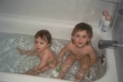 Chel_and_rye_in_tub